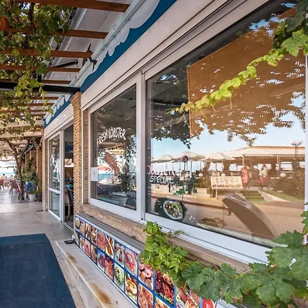 Ξενοδοχείο με διαμερίσματα Bluewaves Λαγανάς